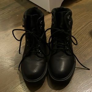 Universal Thread Black Combat Boots